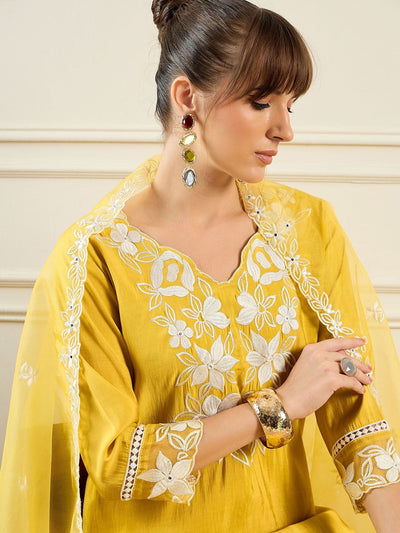 Indyancart IE Women Yellow Kurta Sets