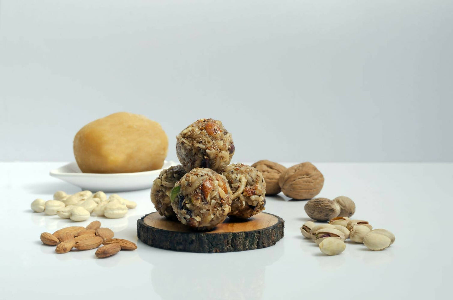 Vijaya Karadant Dink Laddu (Dryfruits Laddu) - Indyancart