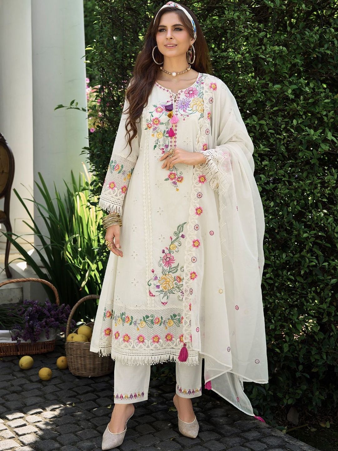 Women Floral Embroidered Thread Work Pure Cotton Kurta with Trousers & Dupatta