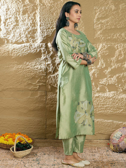 Indyancart IE Women Floral Embroidered Regular Thread Work Kurta with Trousers