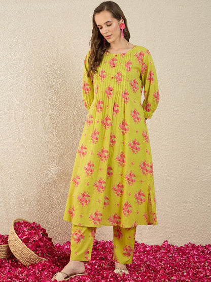 Women Floral Printed Pleated Pure Cotton Kurta with Trousers