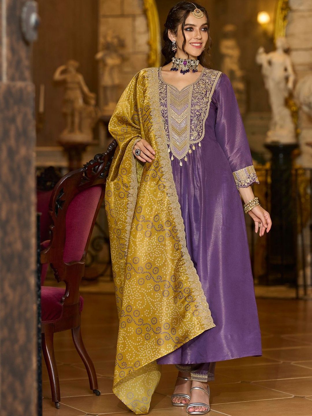 Floral Embroidered Sweetheart Neck Bandhani Kurta With Trousers & Dupatta