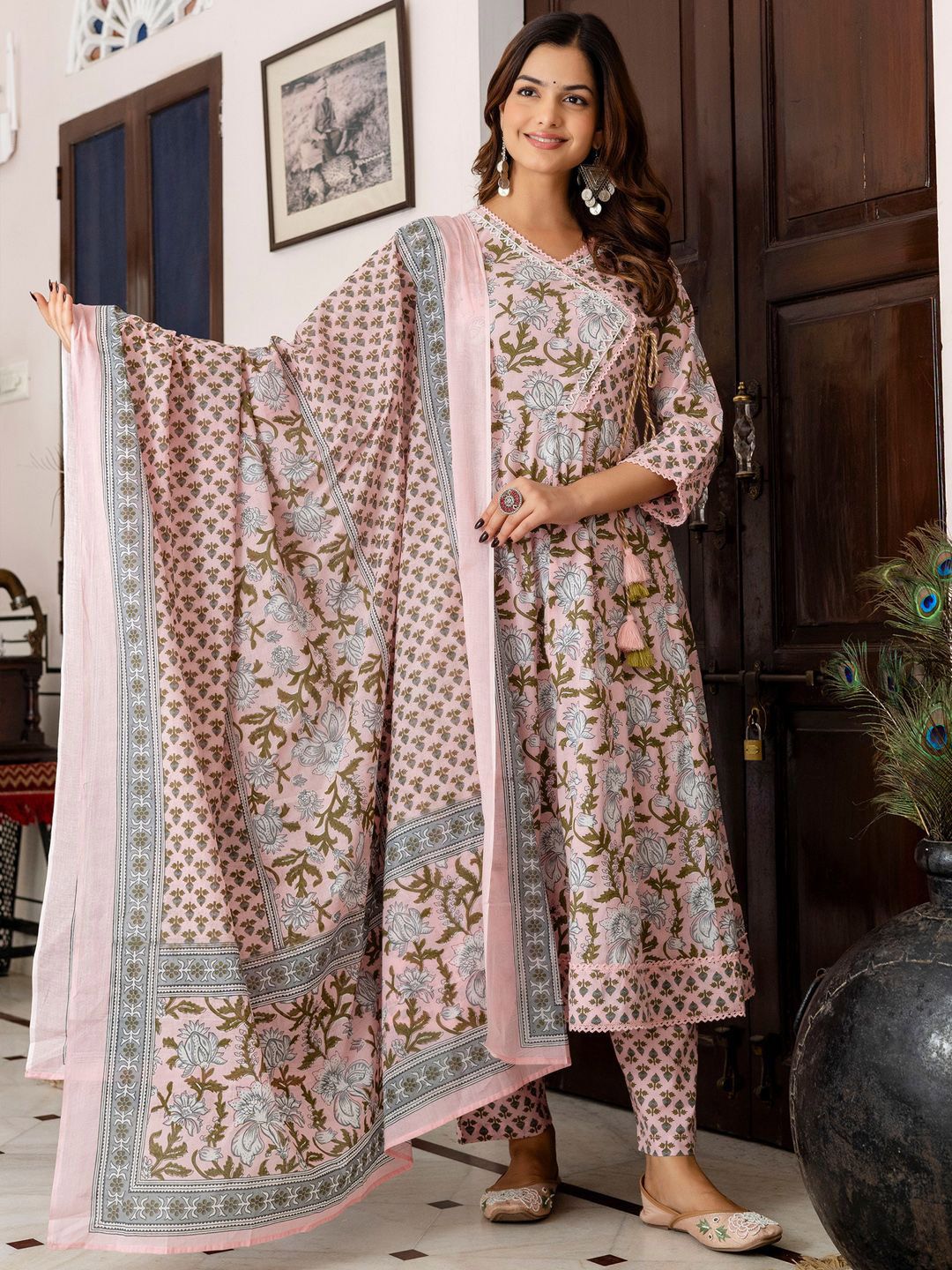 Indyancart IE Women Floral Printed Regular Beads and Stones Pure Cotton Kurta with Trousers & With Dupatta