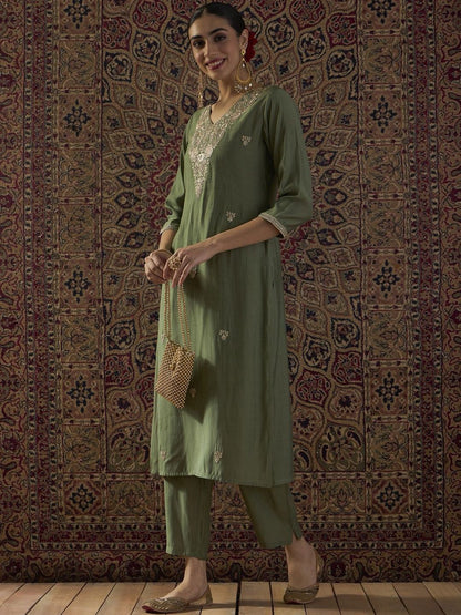 Ethnic Motifs Embroidered Thread Work Kurta With Trousers