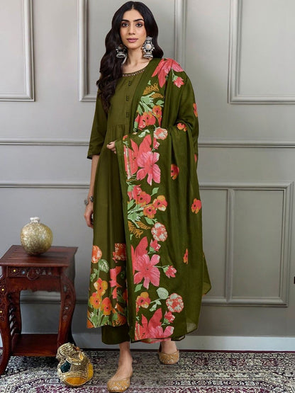 Women Floral Printed Regular Beads and Stones Pure Cotton Kurta with Trousers & With Dupatta