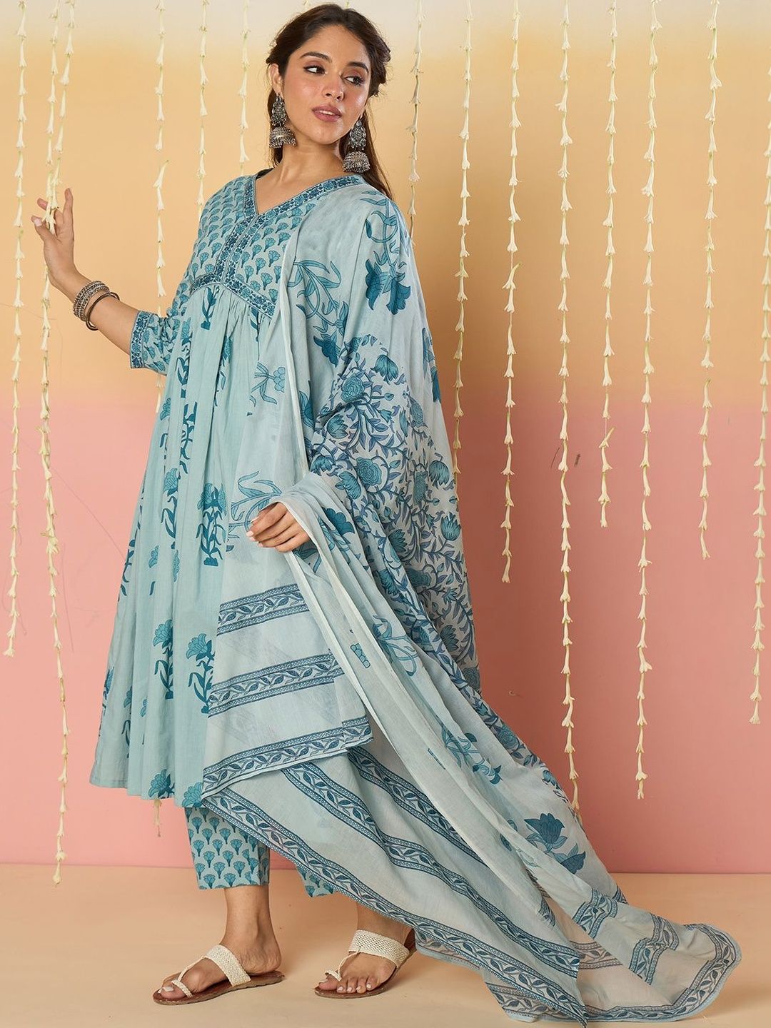 Women Floral Printed Empire Thread Work Pure Cotton Kurta with Trousers & With Dupatta