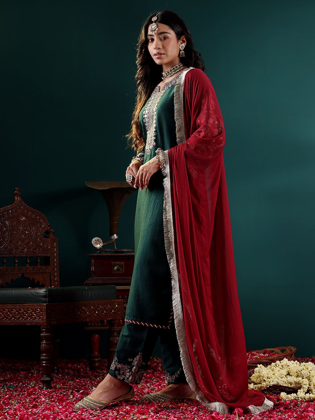 Indyancart VA Women'sGreen Floral Embroidered Regular Sequinned Kurta With Trouser With Dupatta