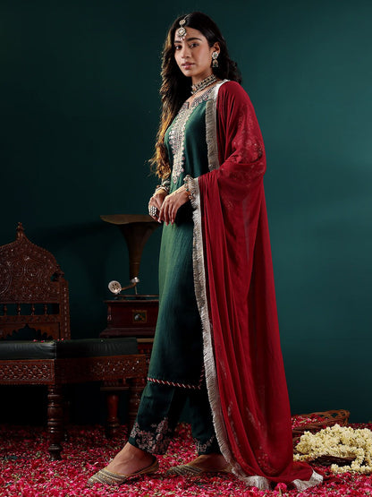 Indyancart VA Women'sGreen Floral Embroidered Regular Sequinned Kurta With Trouser With Dupatta