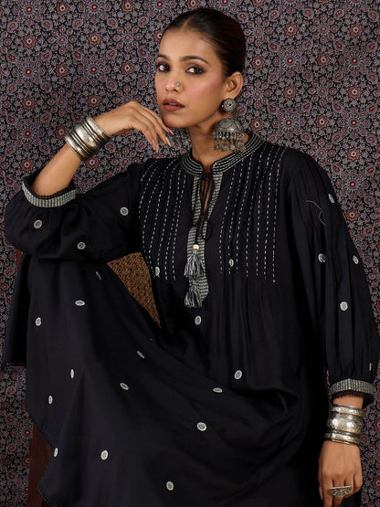 Women Ethnic Motifs Embroidered Panelled Thread Work Kurta with Trousers