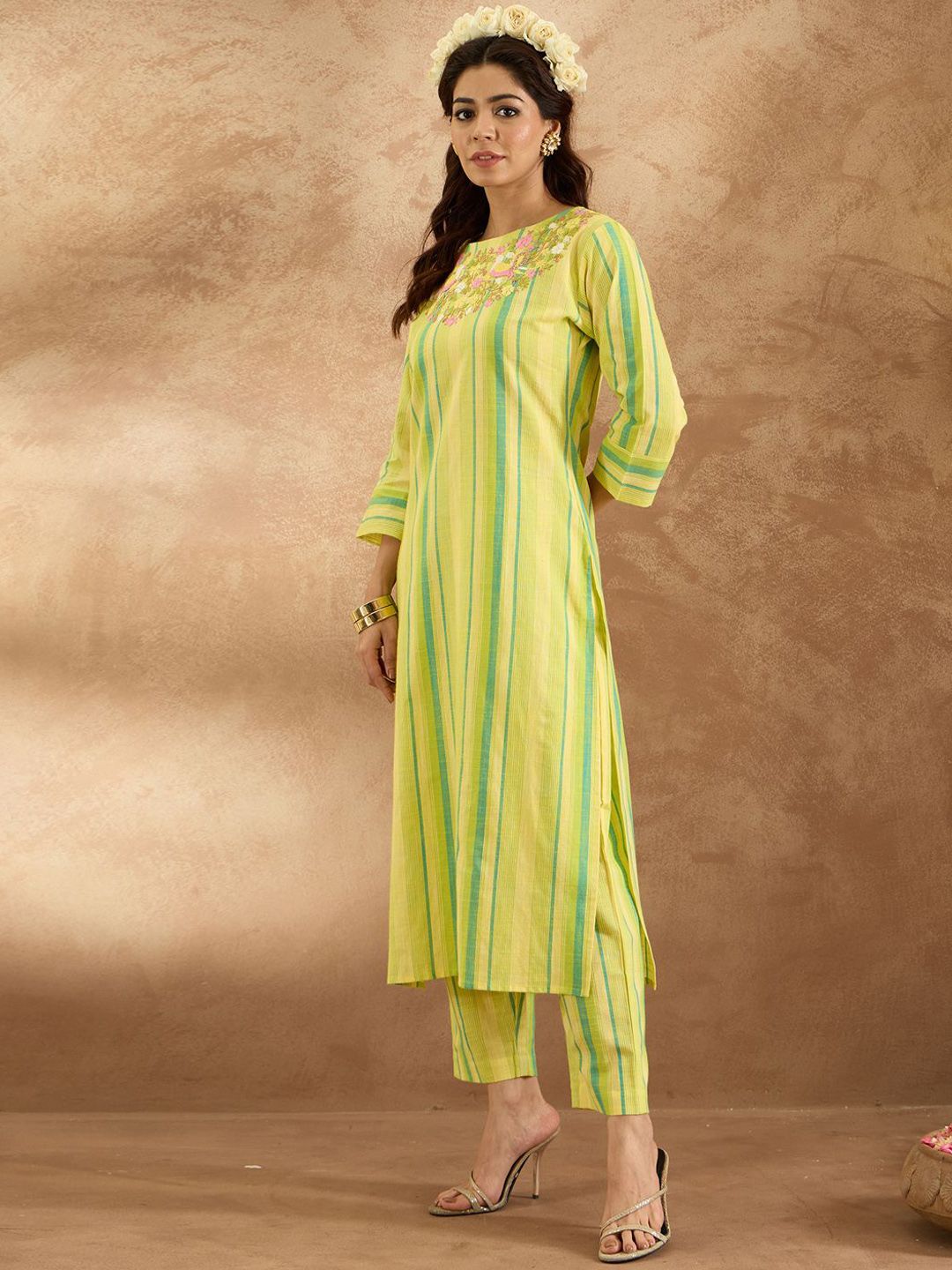 Indyancart IE Women Floral Embroidered Regular Thread Work Pure Cotton Kurta with Trousers