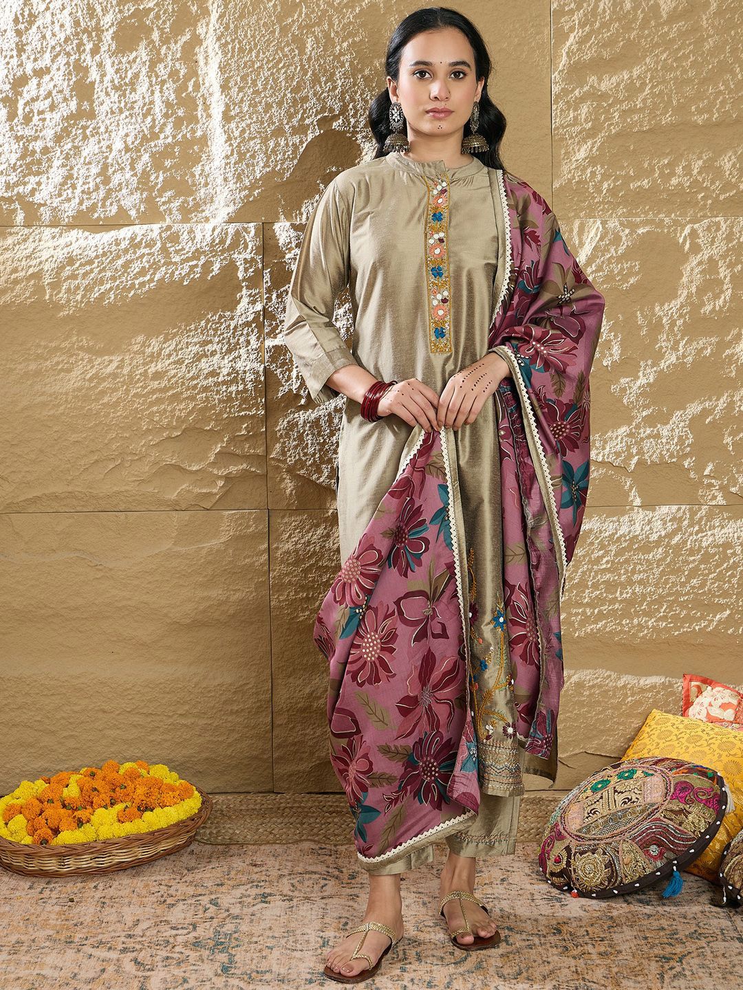 Indyancart IE Women Floral Embroidered Regular Thread Work Kurta with Trousers & Dupatta