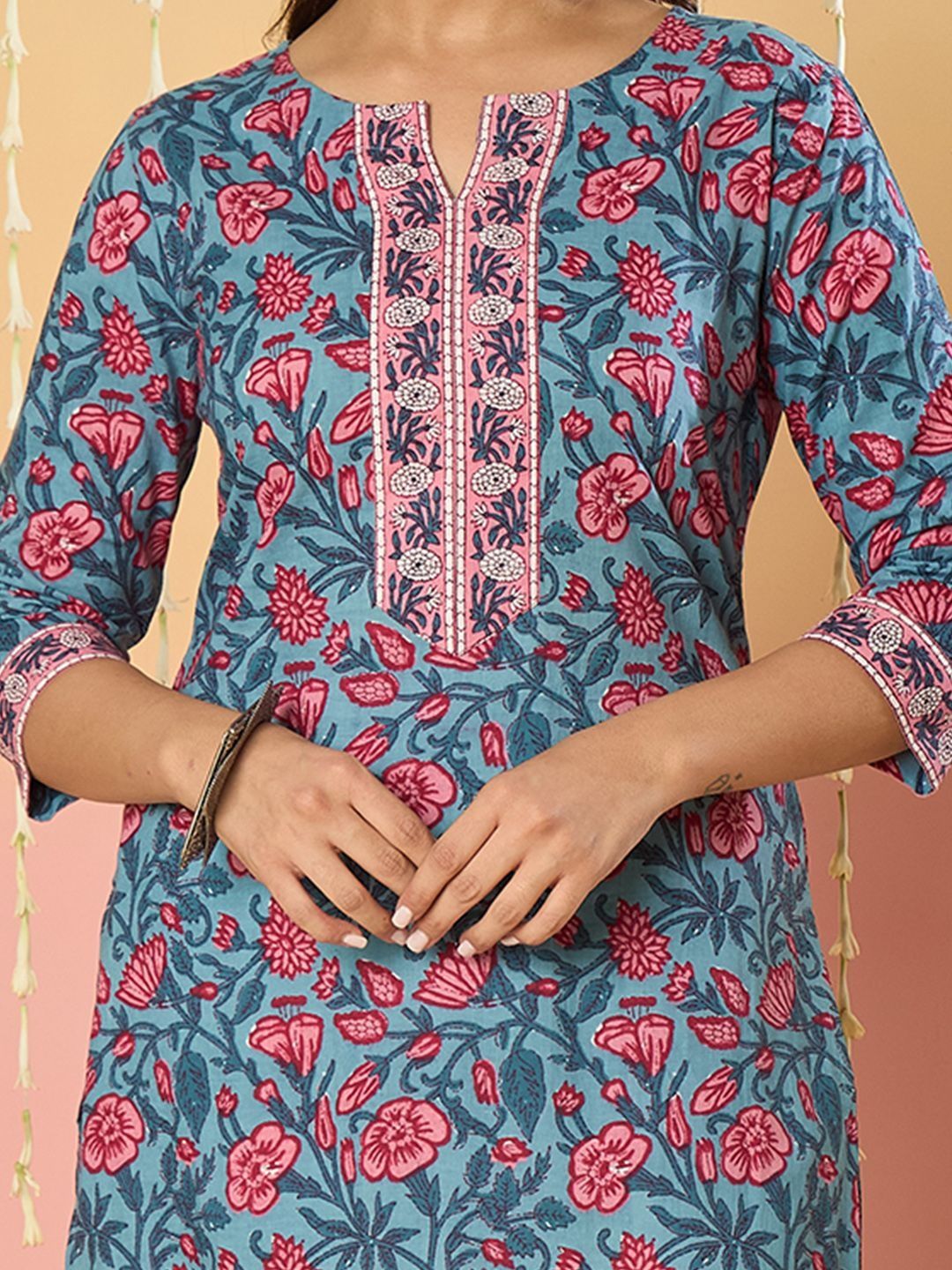 Women Floral Printed Regular Thread Work Pure Cotton Kurta with Trousers & With Dupatta