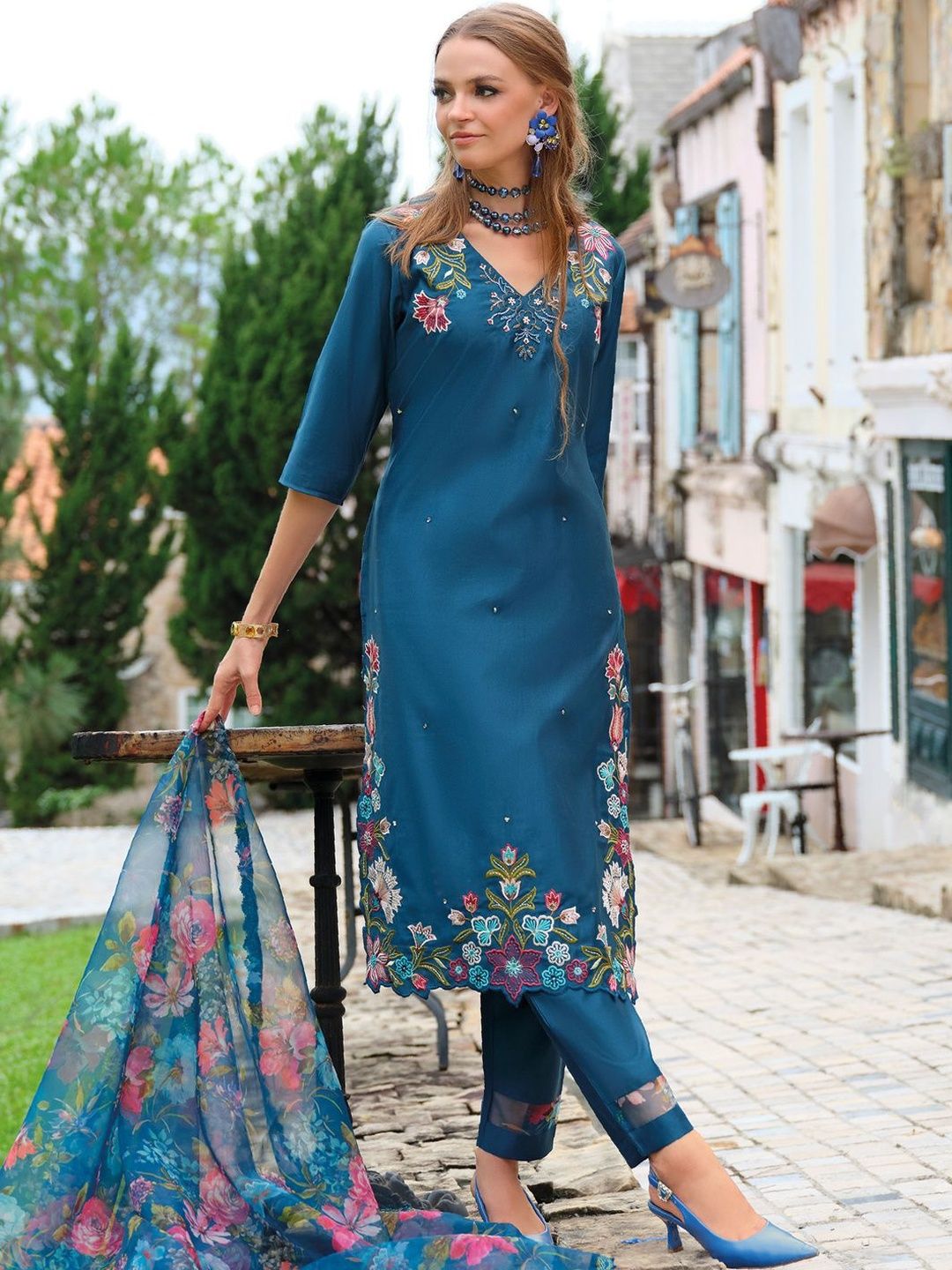 Women Floral Embroidered Kurta with Trousers & Dupatta