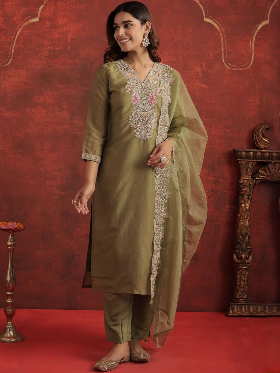 Women Ethnic Motifs Embroidered Kurta With Trousers & Dupatta Kurta Sets