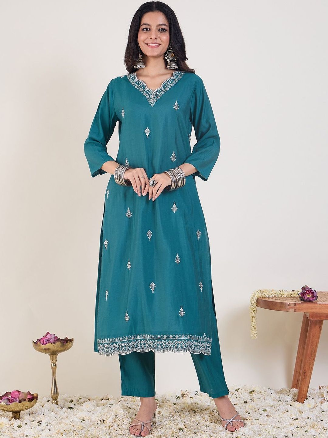 Ethnic Motifs Embroidered Thread Work Kurta with Trousers & With Dupatta