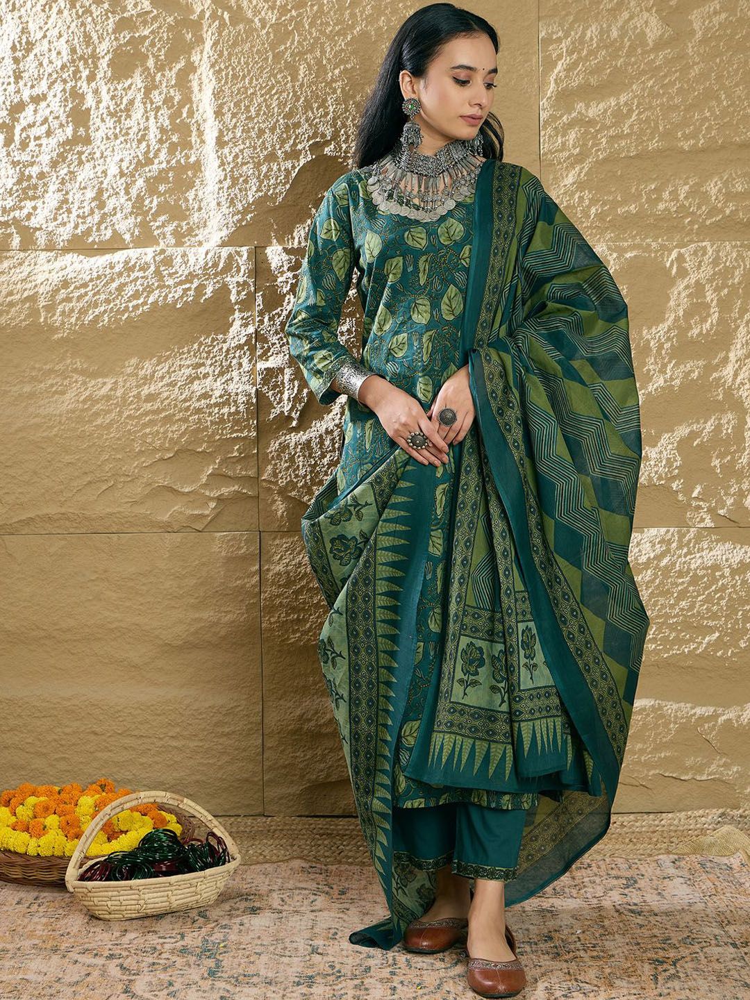 Dhiyona IE Women Floral Printed Regular Pure Cotton Kurta with Trousers & With Dupatta