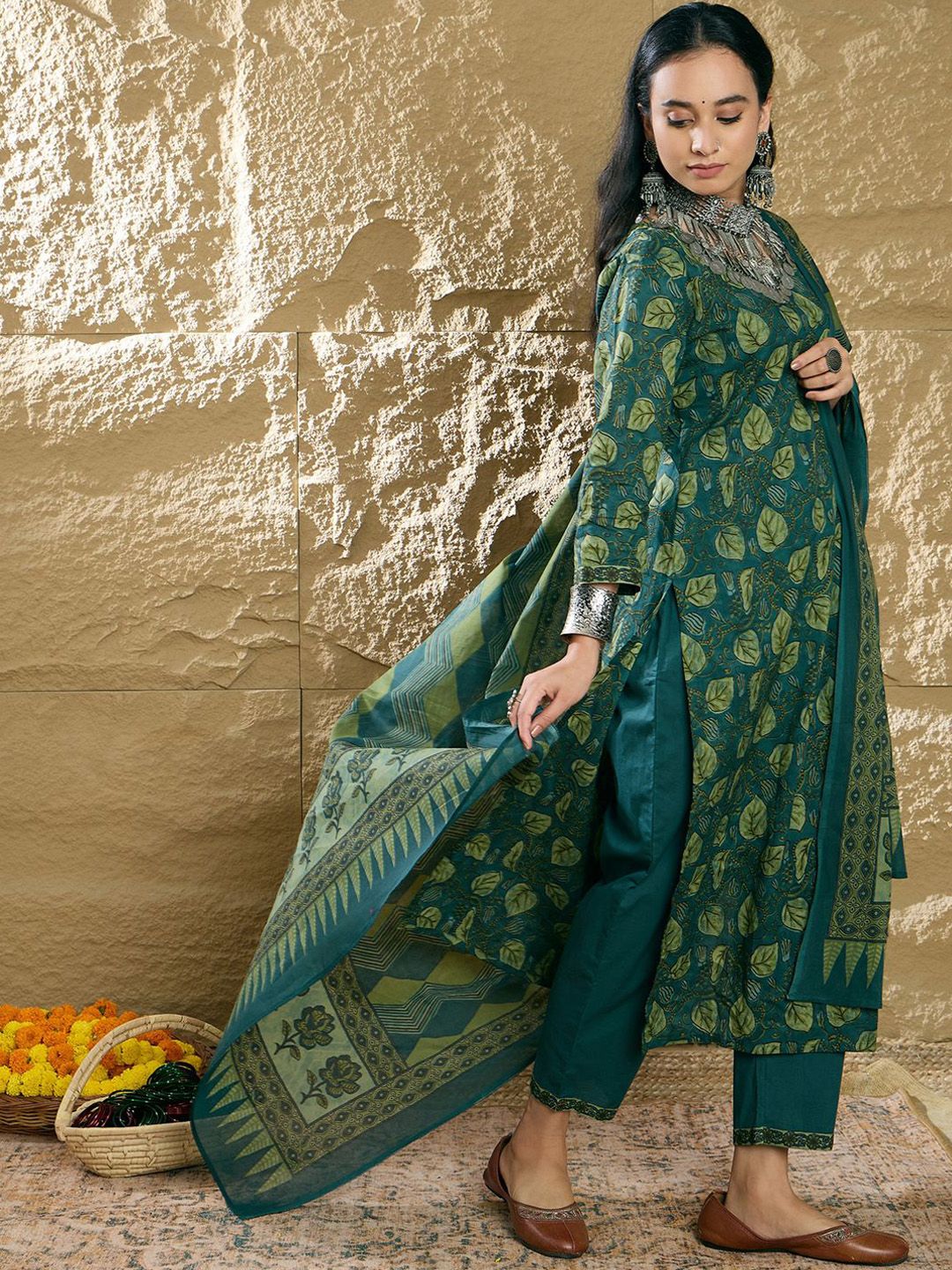 Dhiyona IE Women Floral Printed Regular Pure Cotton Kurta with Trousers & With Dupatta