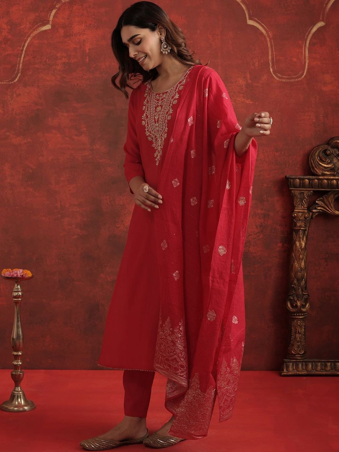 Women Ethnic Motifs Embroidered Regular Thread Work Kurta with Trousers & Dupatta