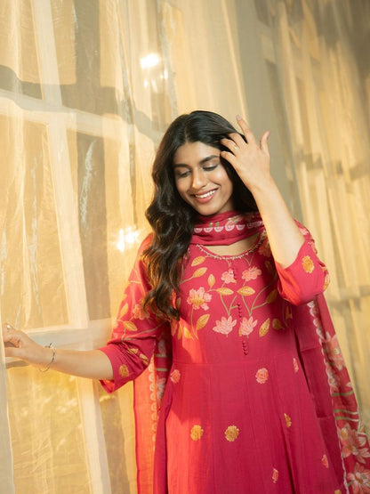 Women Floral Printed Regular Beads and Stones Pure Cotton Kurta with Trousers & With Dupatta