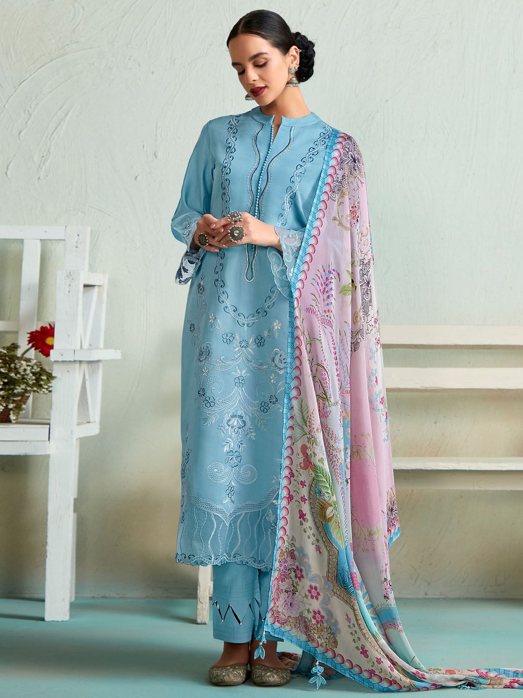 Indyancart IE Women Floral Embroidered Regular Thread Work Kurta with Trousers & Dupatta
