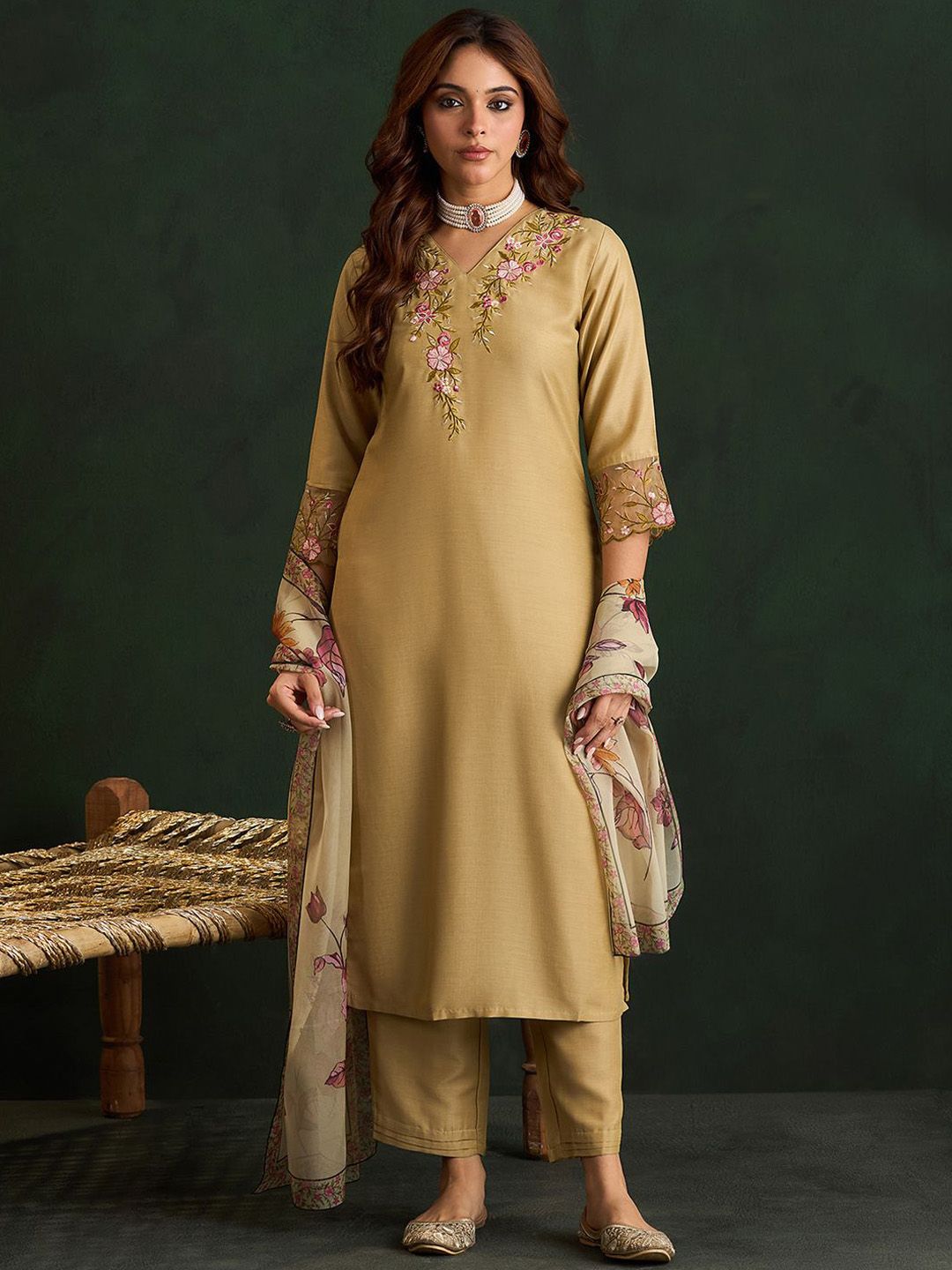 Indyancart IE Floral Embroidered Thread Work Kurta With Trousers & Dupatta