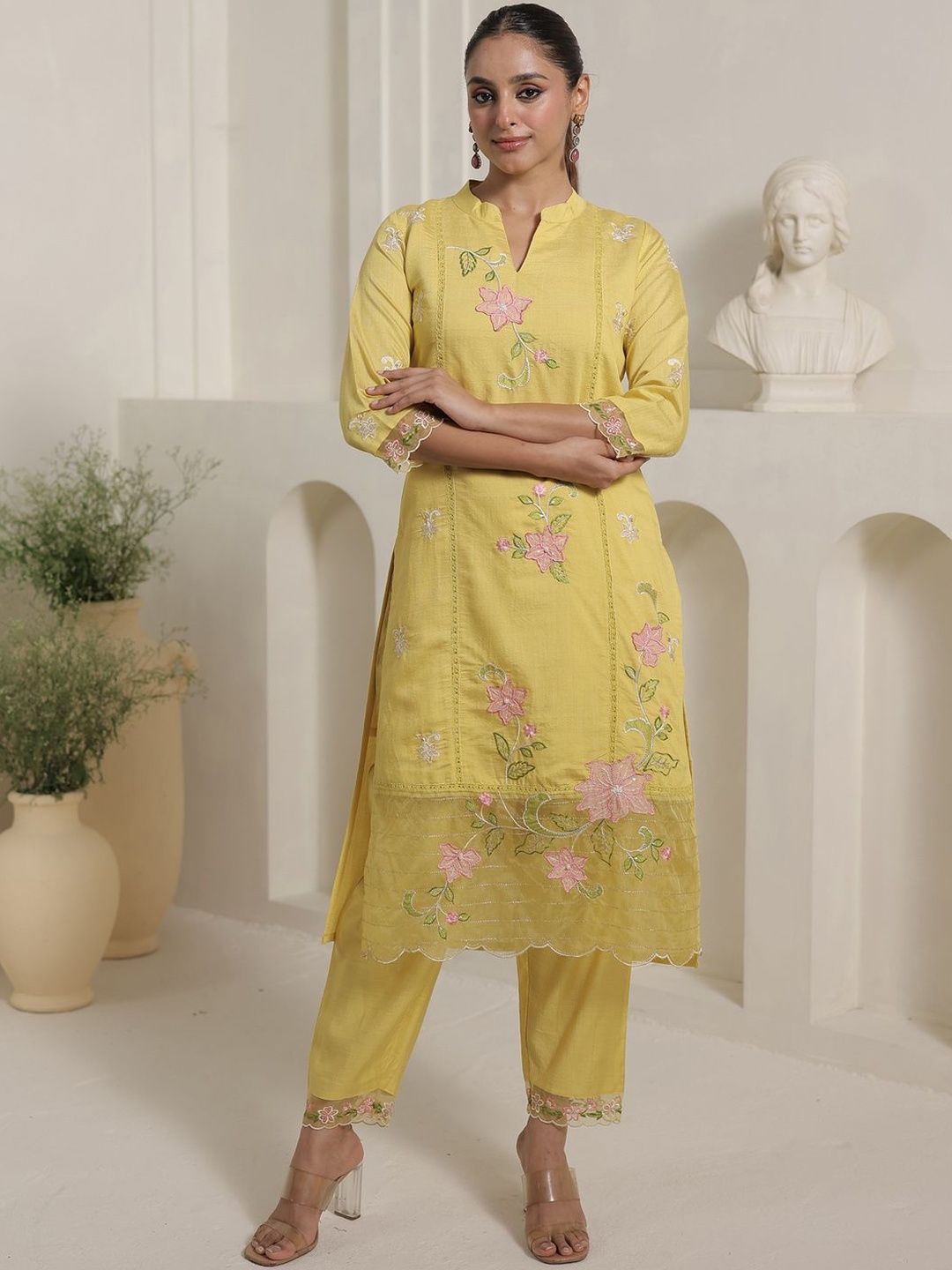 Women Floral Printed Kurta with Trouser & Dupatta