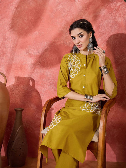 Indyancart SN Women's Floral Embroidered Pure Cotton Straight Kurta With Trousers
